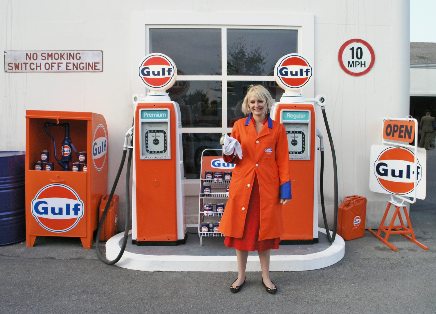 Retro-Gulf-Tankstelle beim Goodwood Revival 2009