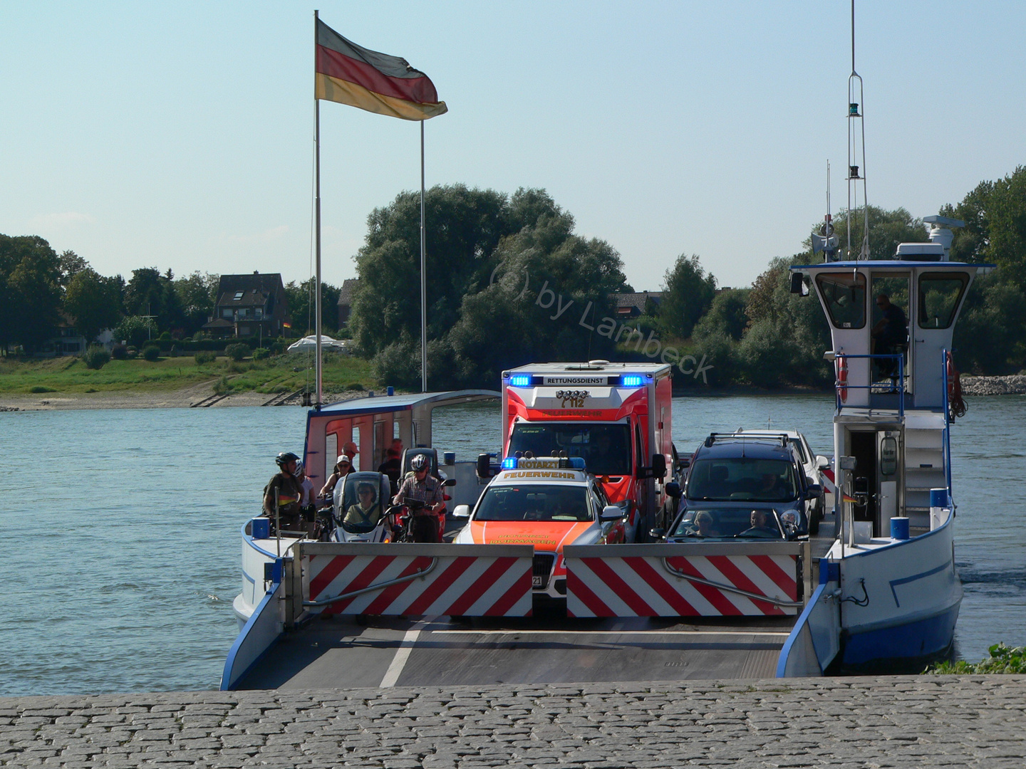 Rettungsdienst auf der Rheinfähre