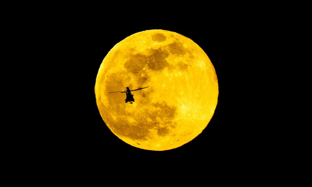 Rettungsflugwacht bei Vollmond