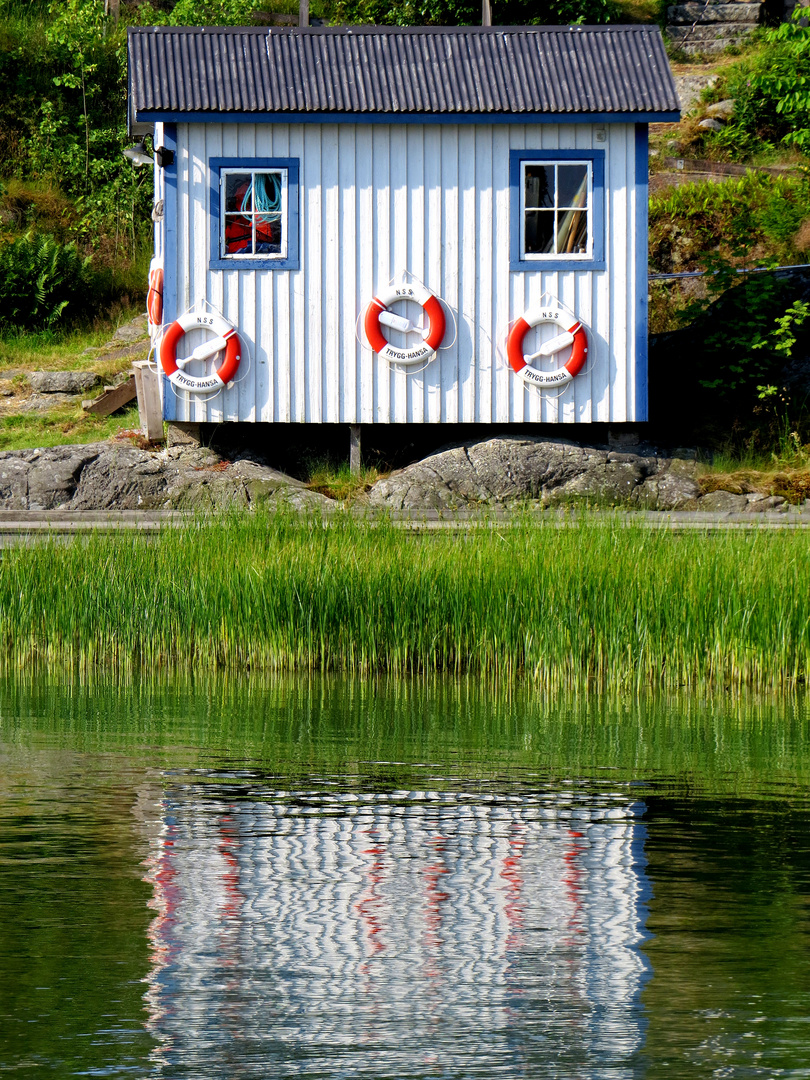 Rettungshaus am Hafen..............