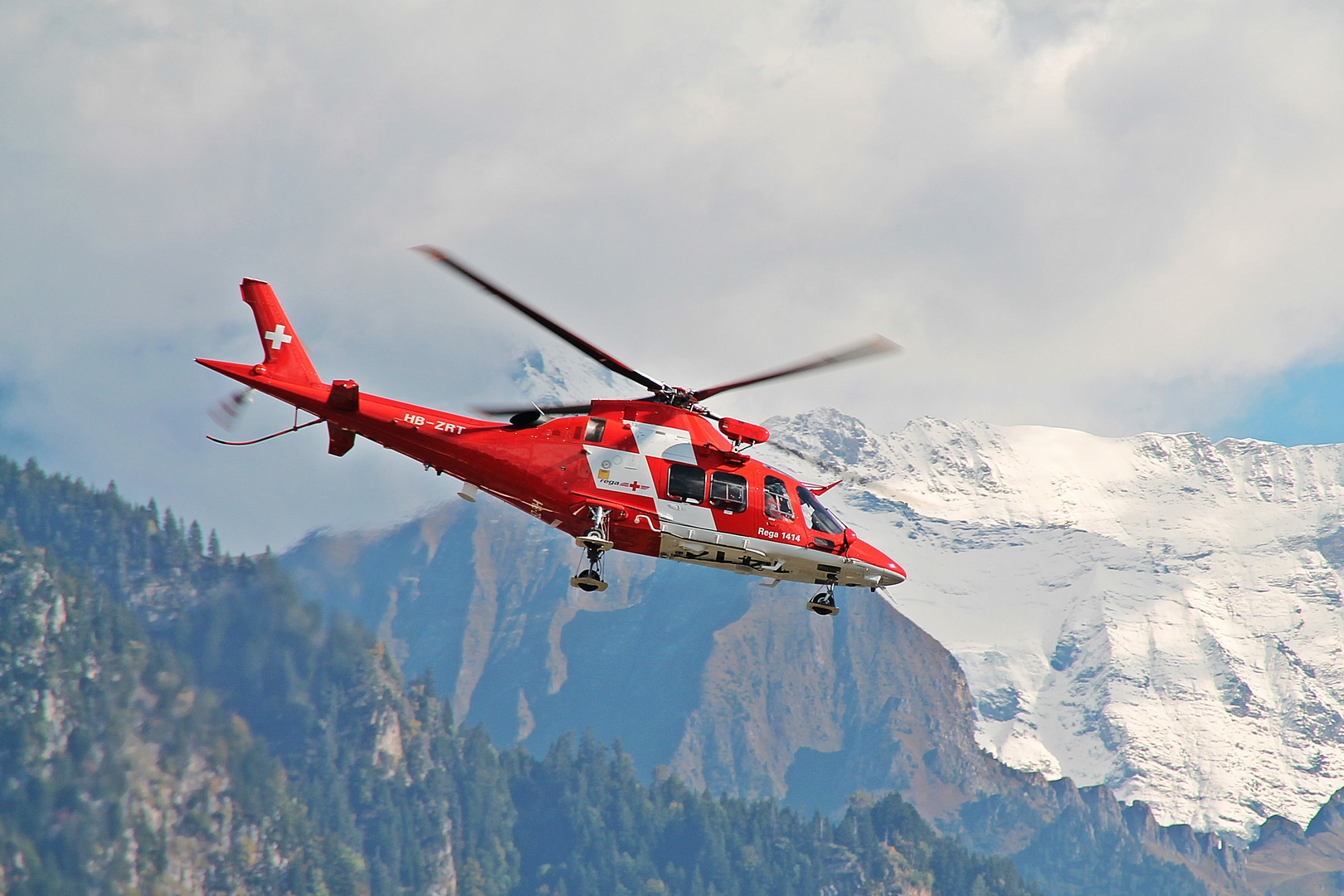 Rettungshubschrauber am Thuner See (2)