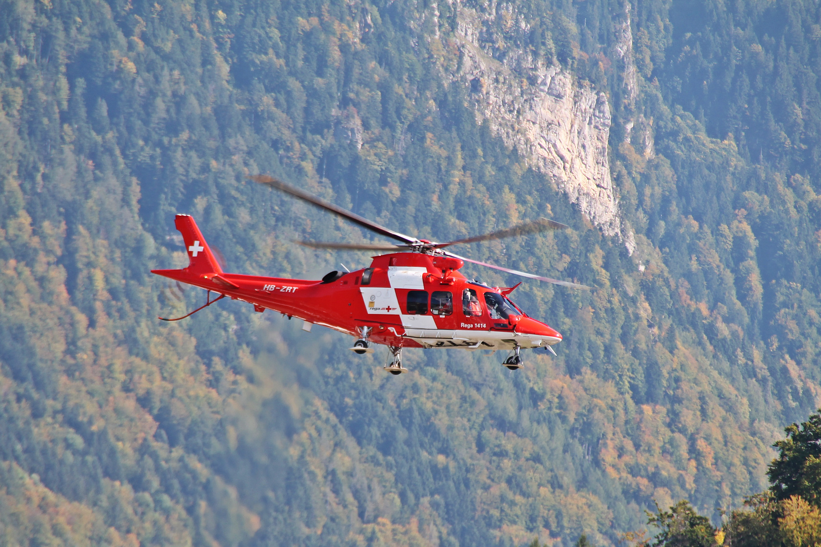 Rettungshubschrauber am Thuner See