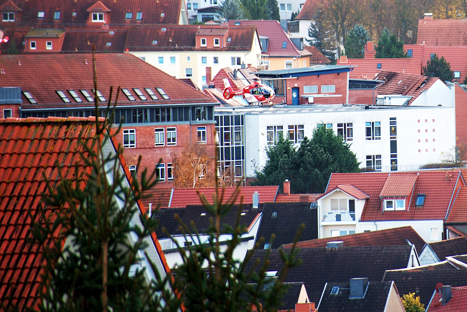 Rettungshubschrauber im Anflug auf das Krankenhaus in Heiligenstadt