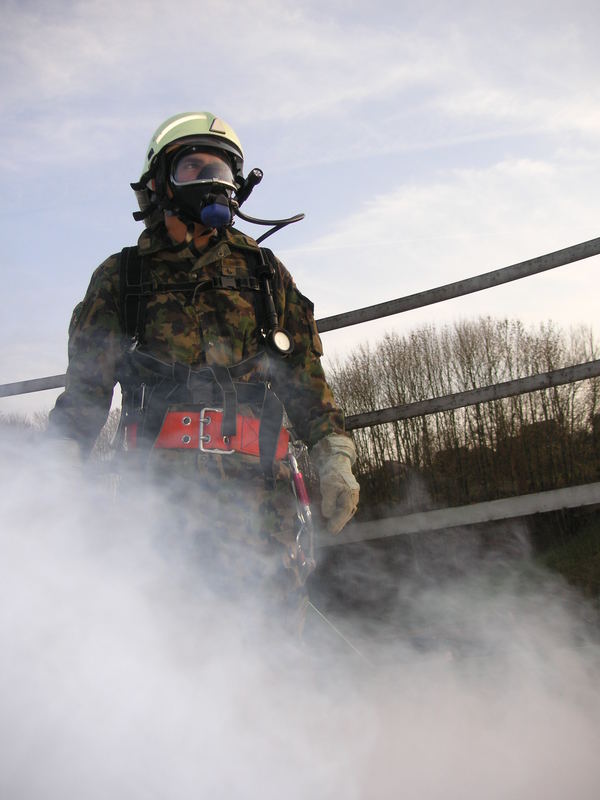 Rettungssoldat bei Atemschutzübung