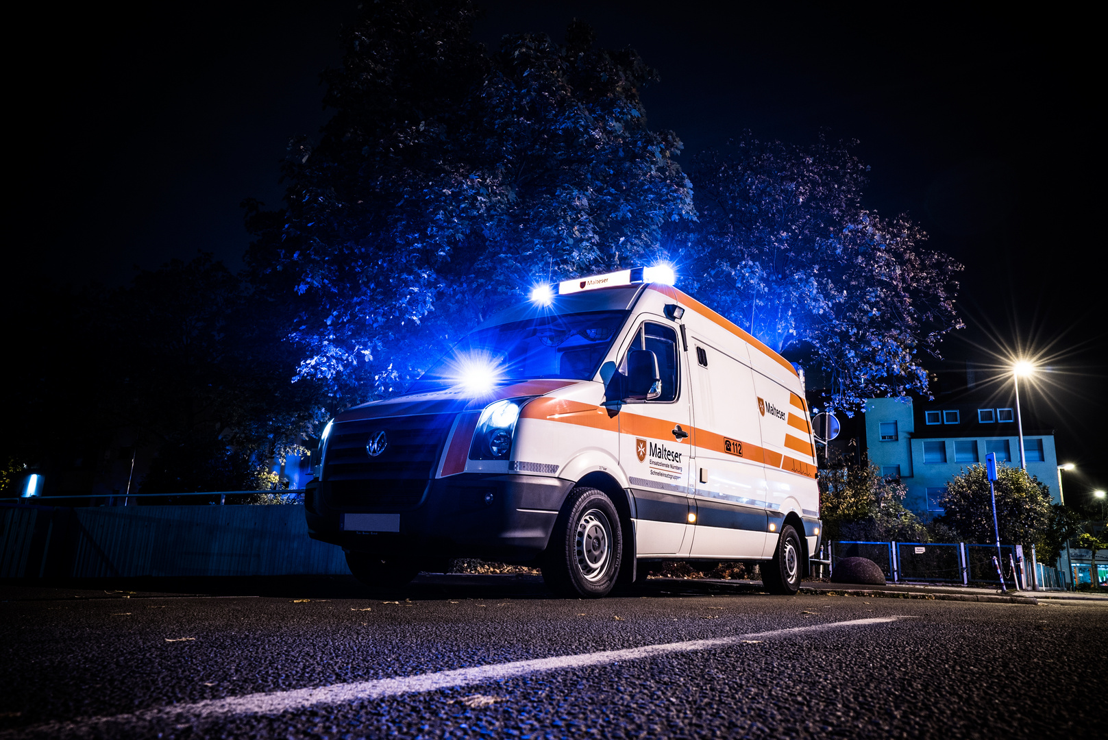 Rettungswagen bei Nacht