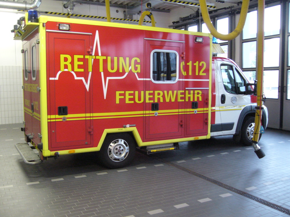 Rettungswagen von Feuer und Rettungs-Wache Bocholt / NRW