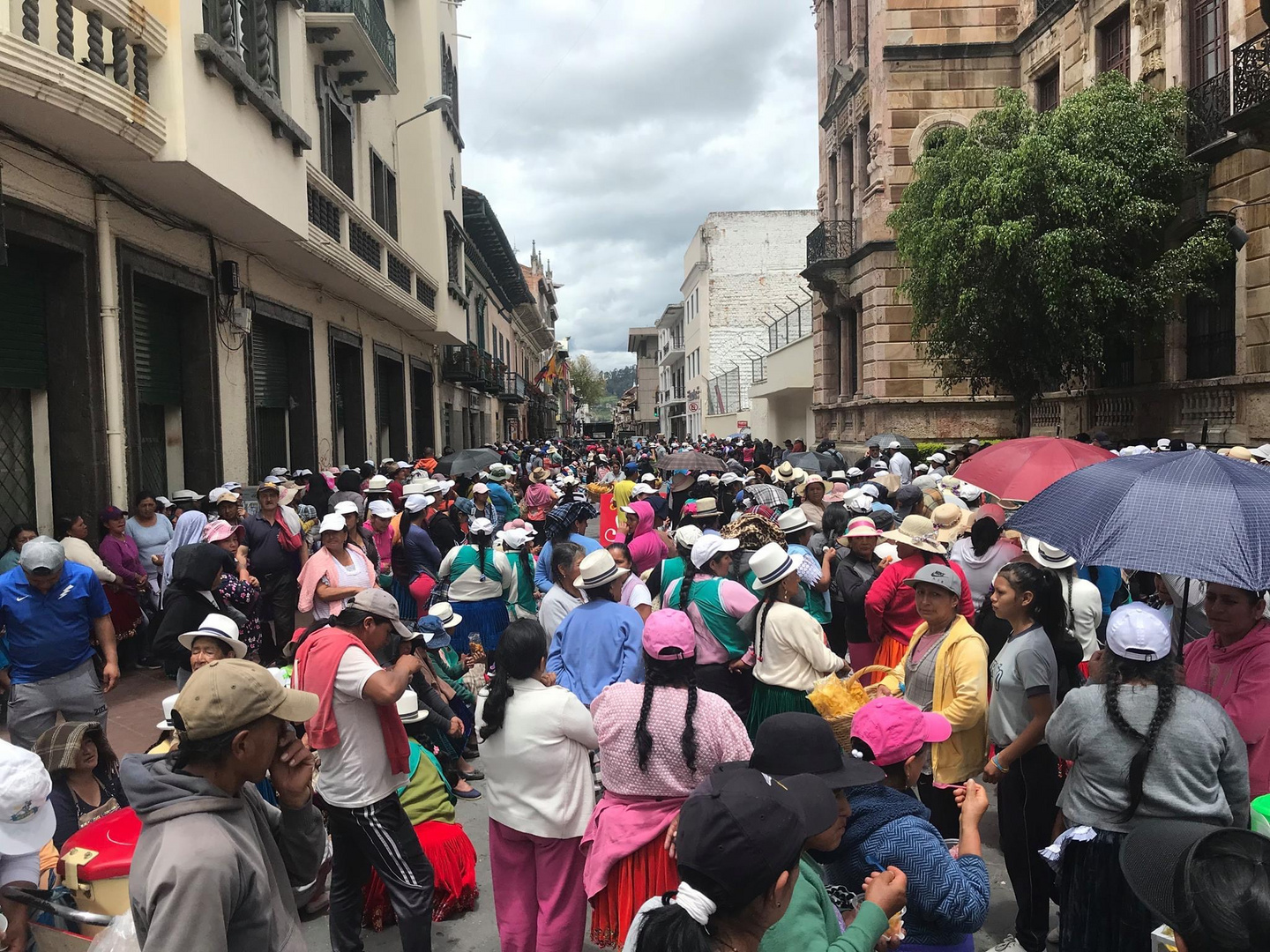 Reunión de gentes en la ciudad