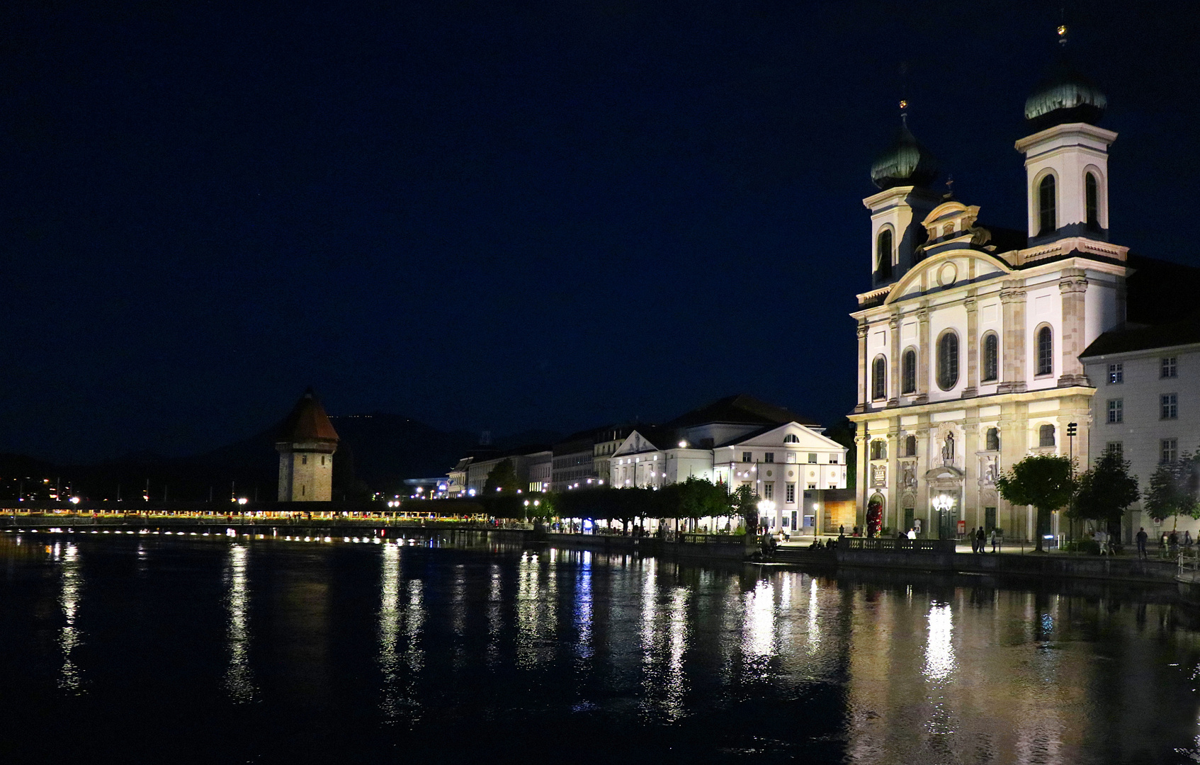 Reuss mit Jesuitenkurche