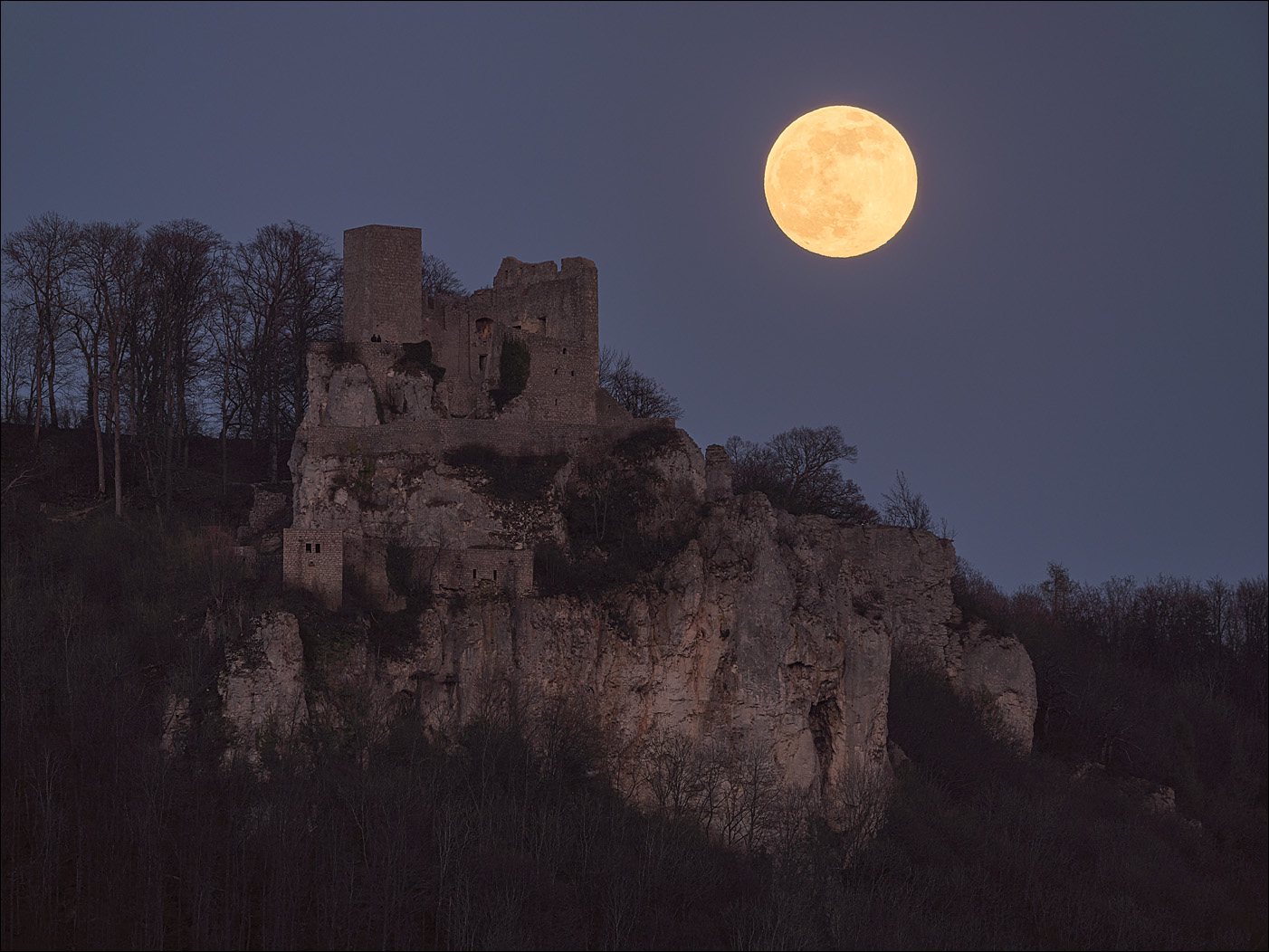 Reußenstein im Mondschein