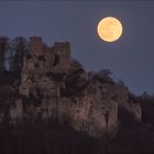 Reußenstein im Mondschein