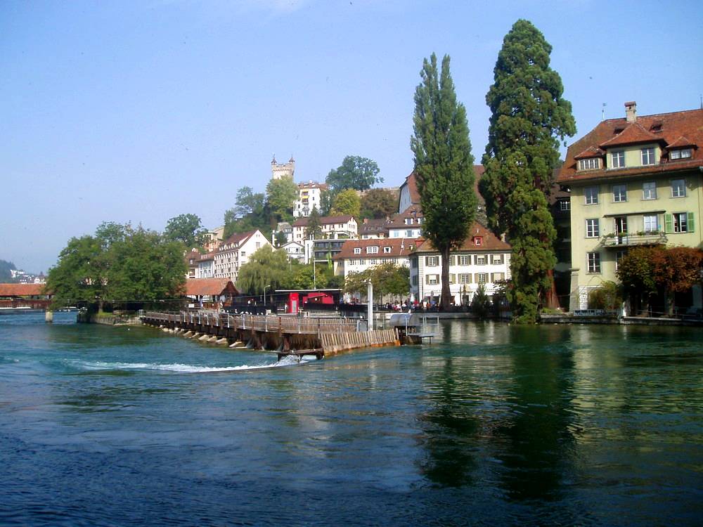 Reusswehr mit Sicht auf den Mühleplatz ...