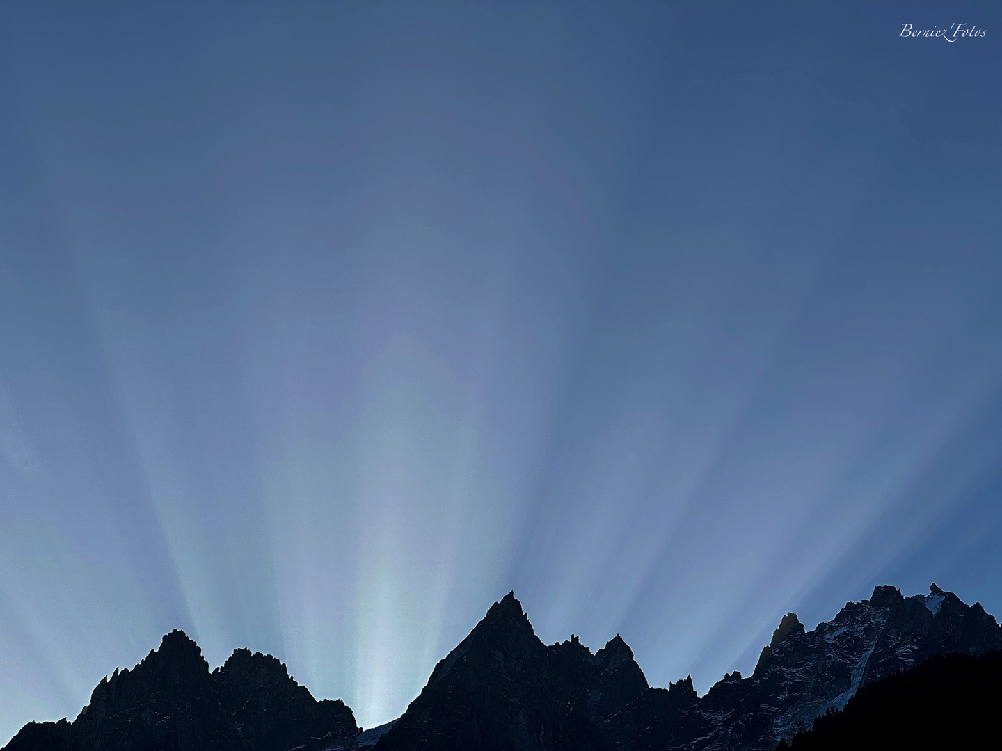 Réveil sur le massif du Mont Blanc