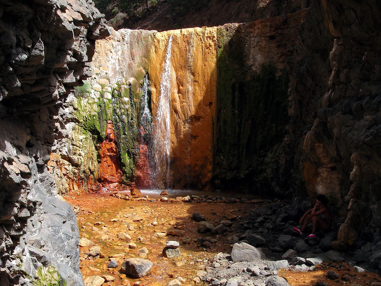 REVISIÓN EXISTENCIAL EN LA "CASCADA DE COLORES" ISLA DE LA PALMA.