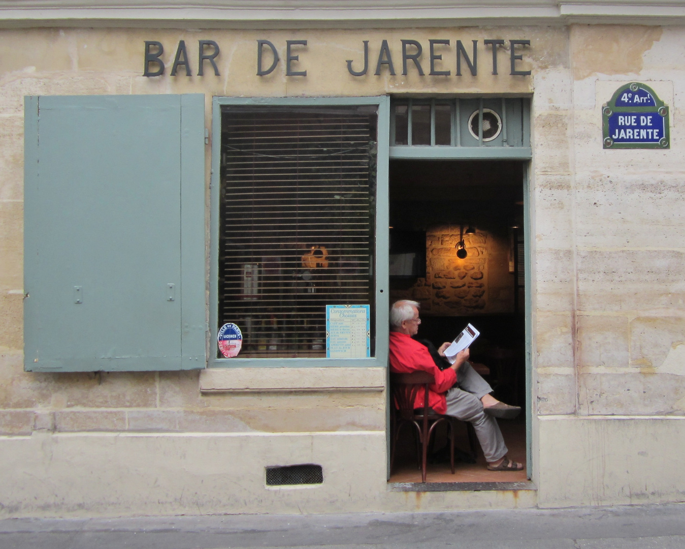 revue de presse ...et pas pressé Rue de Jarente Paris IV arr