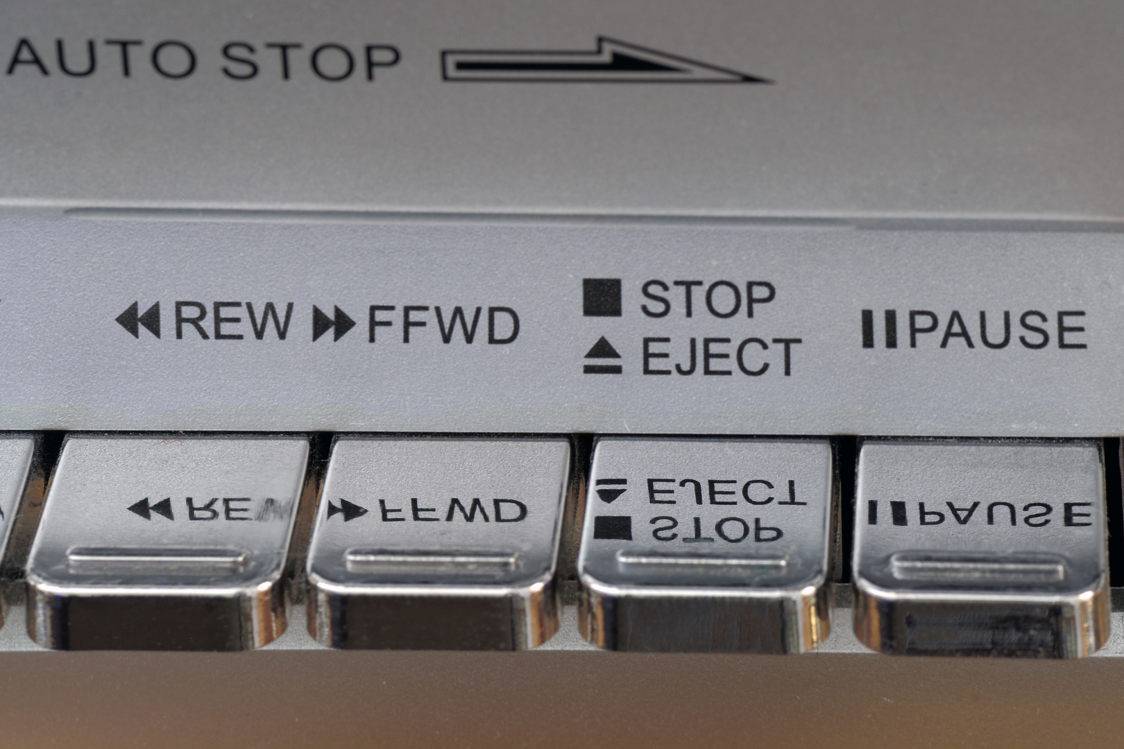 REW-FFFWD-Stop-Eject gespiegelt