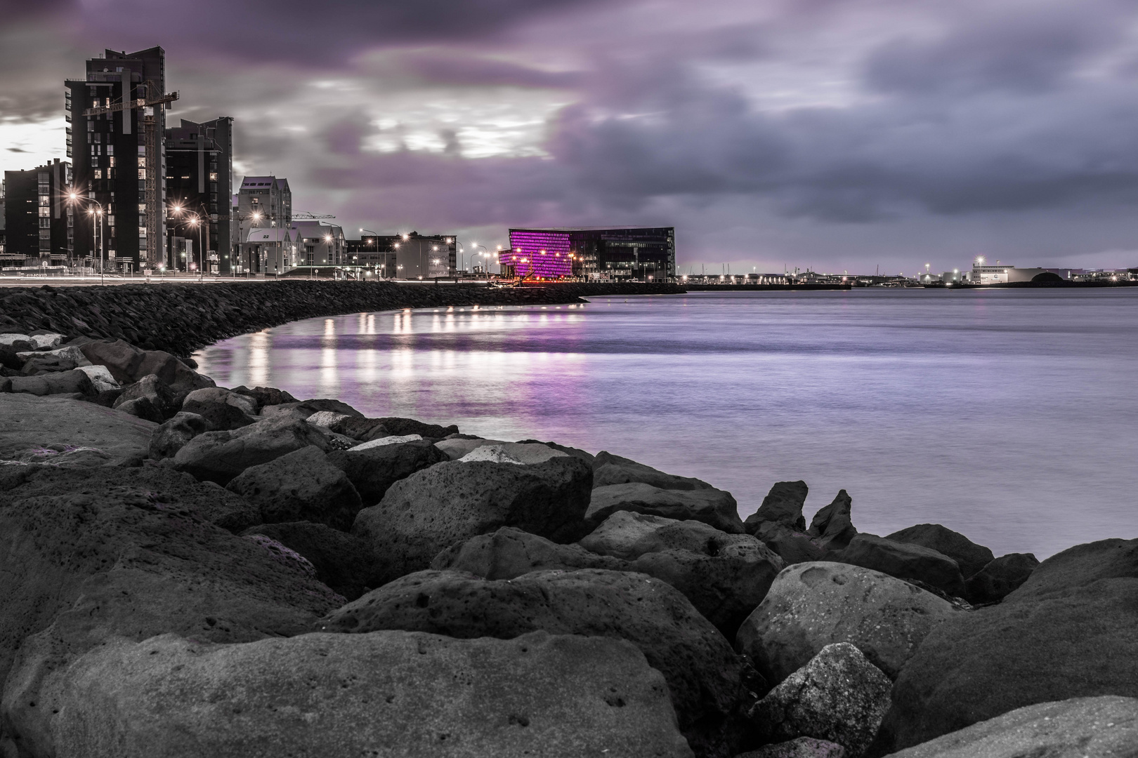 Reykjavik - leuchtende HARPA