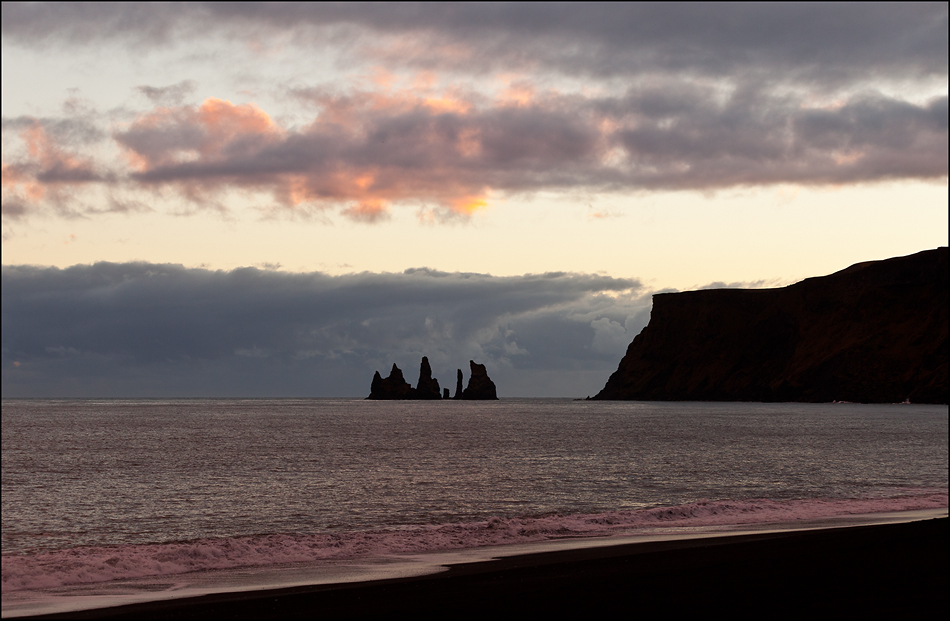 Reynisdrangar im Abendlicht