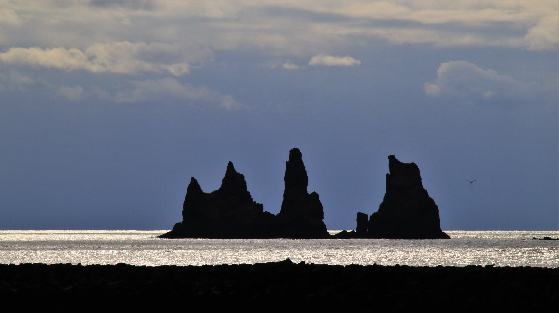 Reynisdrangar Im Süden Islands