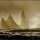 Reynisdrangar, Skessudrangur, Landdrangur und Langsamur