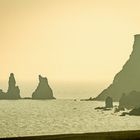 Reynisfjara, Island bei Gegenlicht am Abend