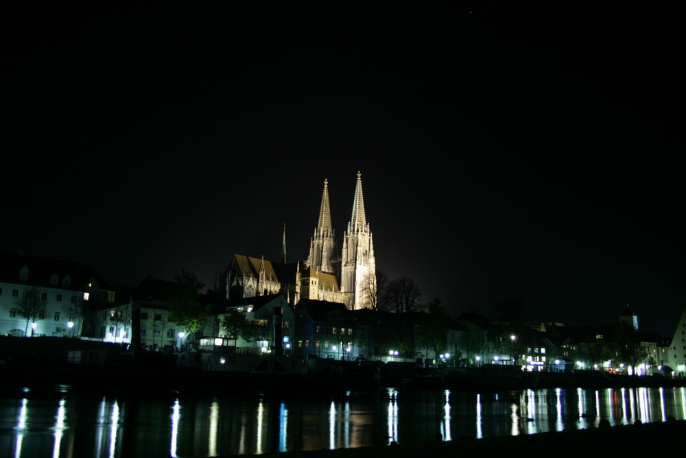 Rgbg Dom bei Nacht aus ner anderen Perspektive