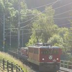 RhB 702 im Gegenlicht