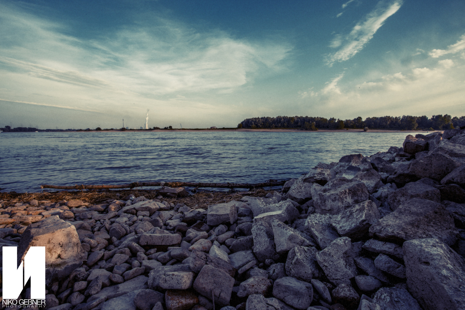 Rhein am Abend