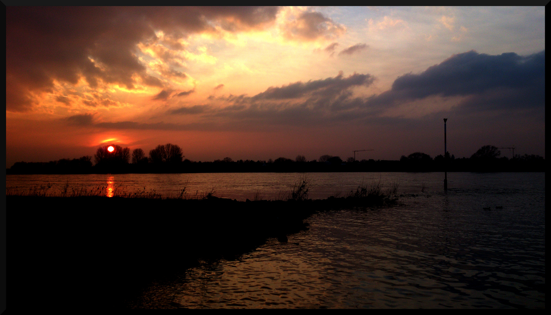 Rhein am Abend