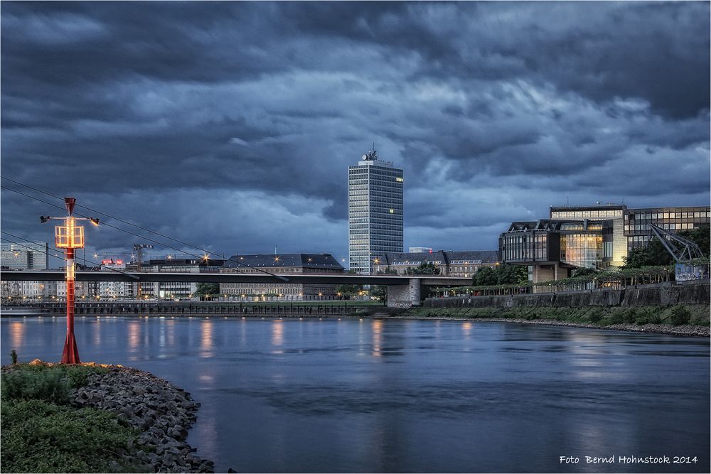 Rhein bei Düsseldorf ....