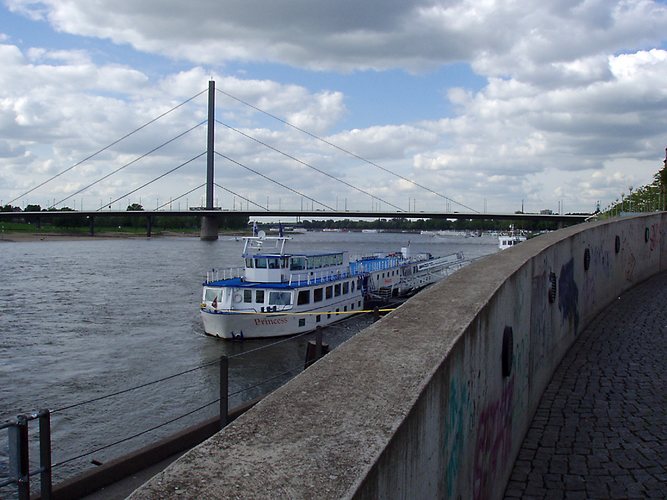 Rhein bei Düsseldorf