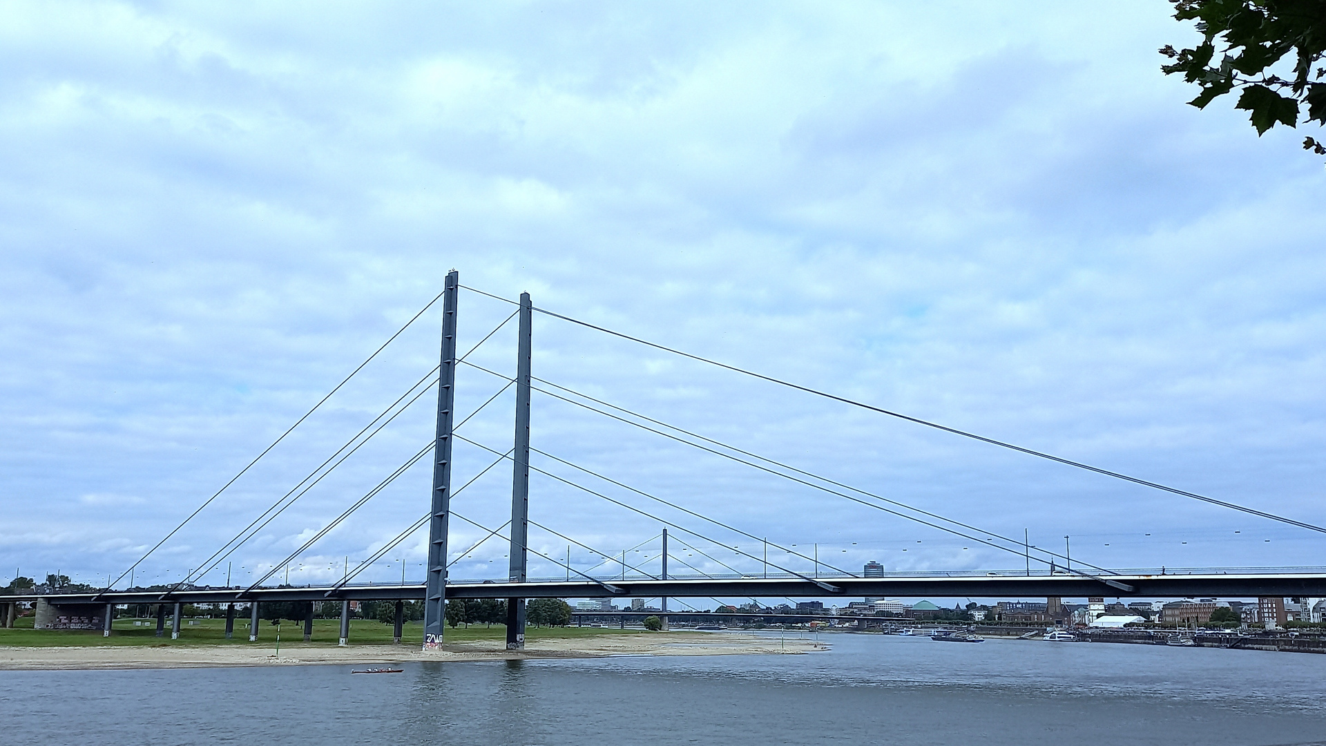 Rhein bei Düsseldorf