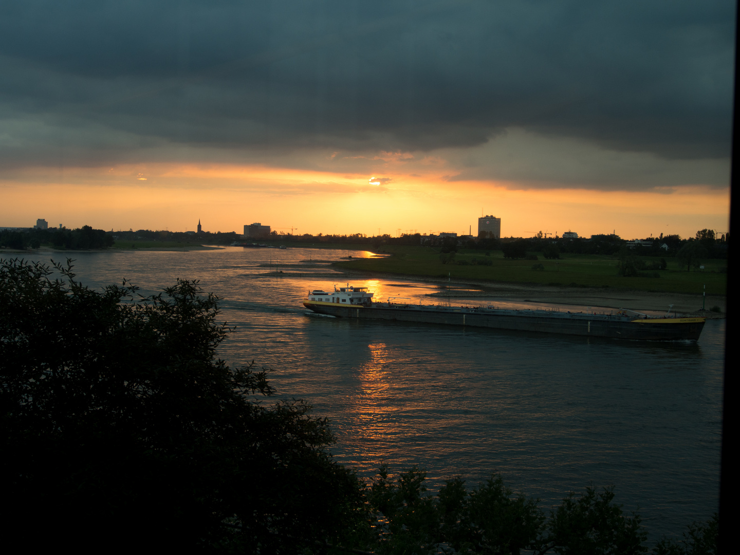 Rhein bei Düsseldorf