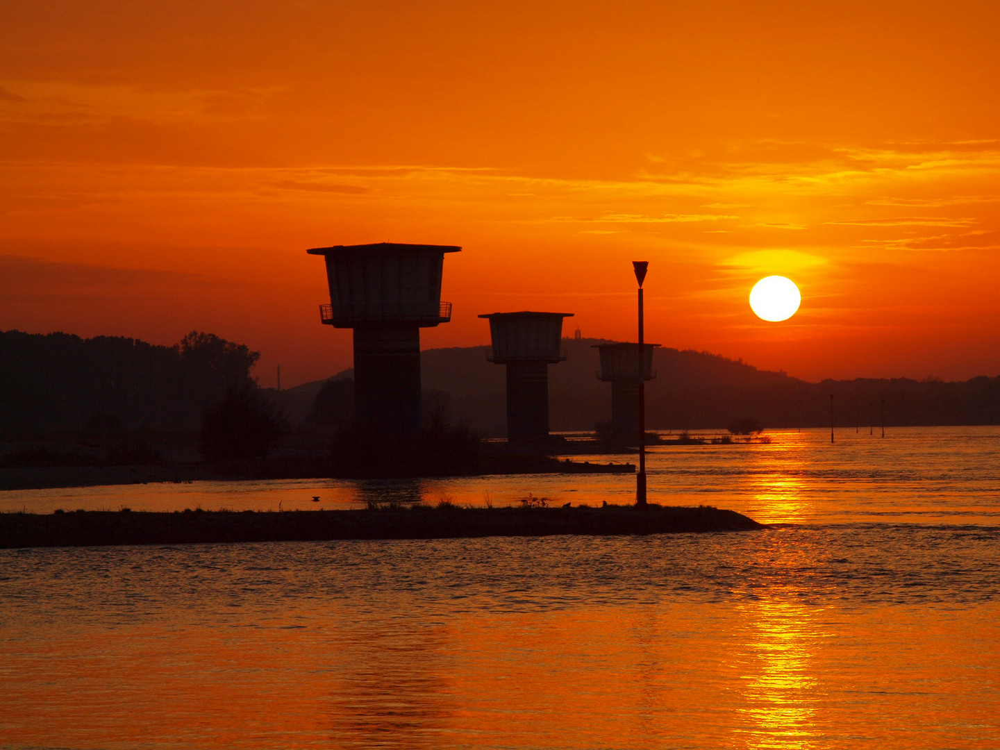 Rhein bei Duisburg 