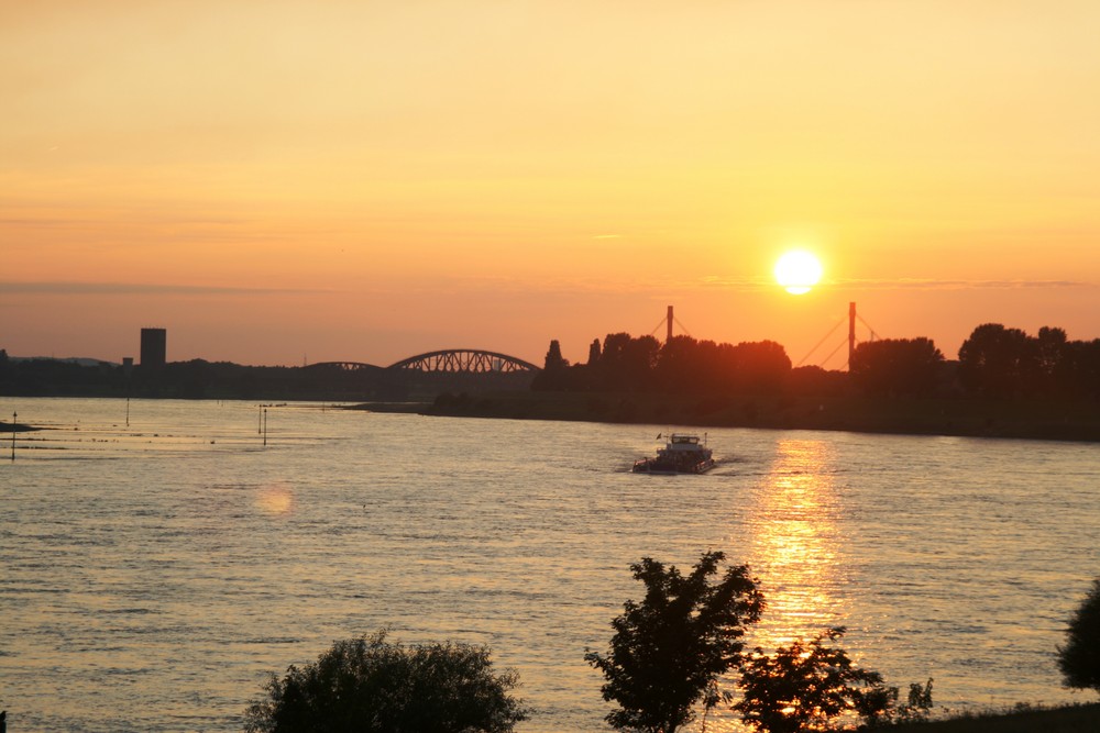 Rhein bei Duisburg