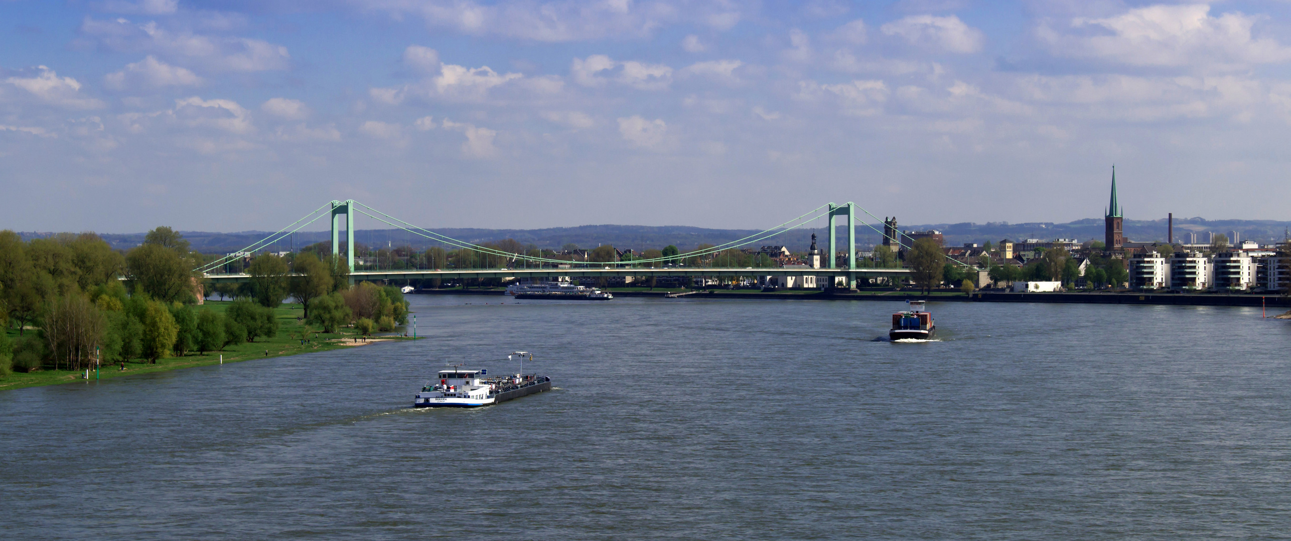 Rhein bei Köln-Mülheim