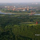 Rhein bei Moers und Duisburg mit Halde Rheinpreussen und Blick über das Ruhrgebiet im Abendrot