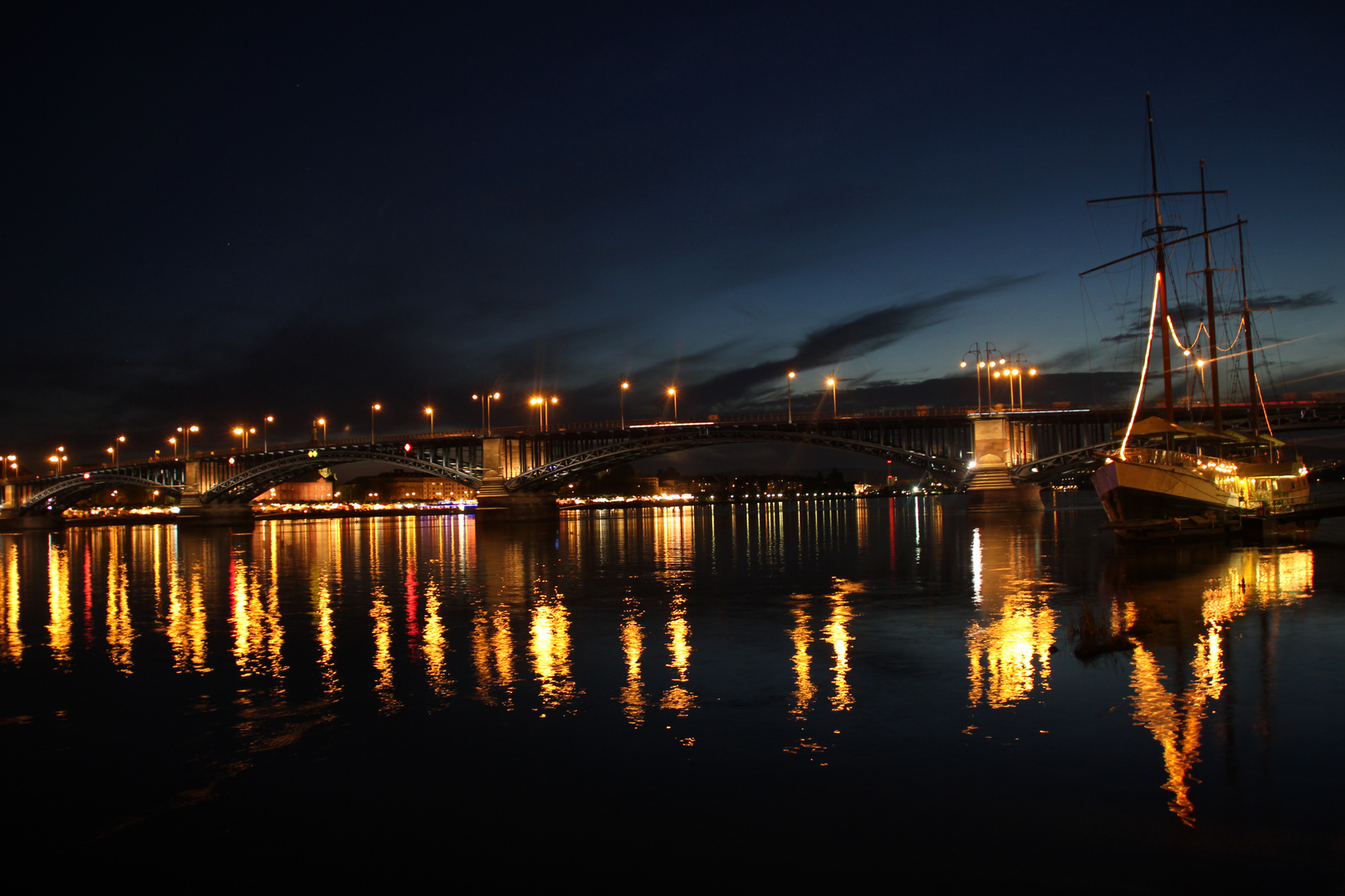 Rhein bei Nacht