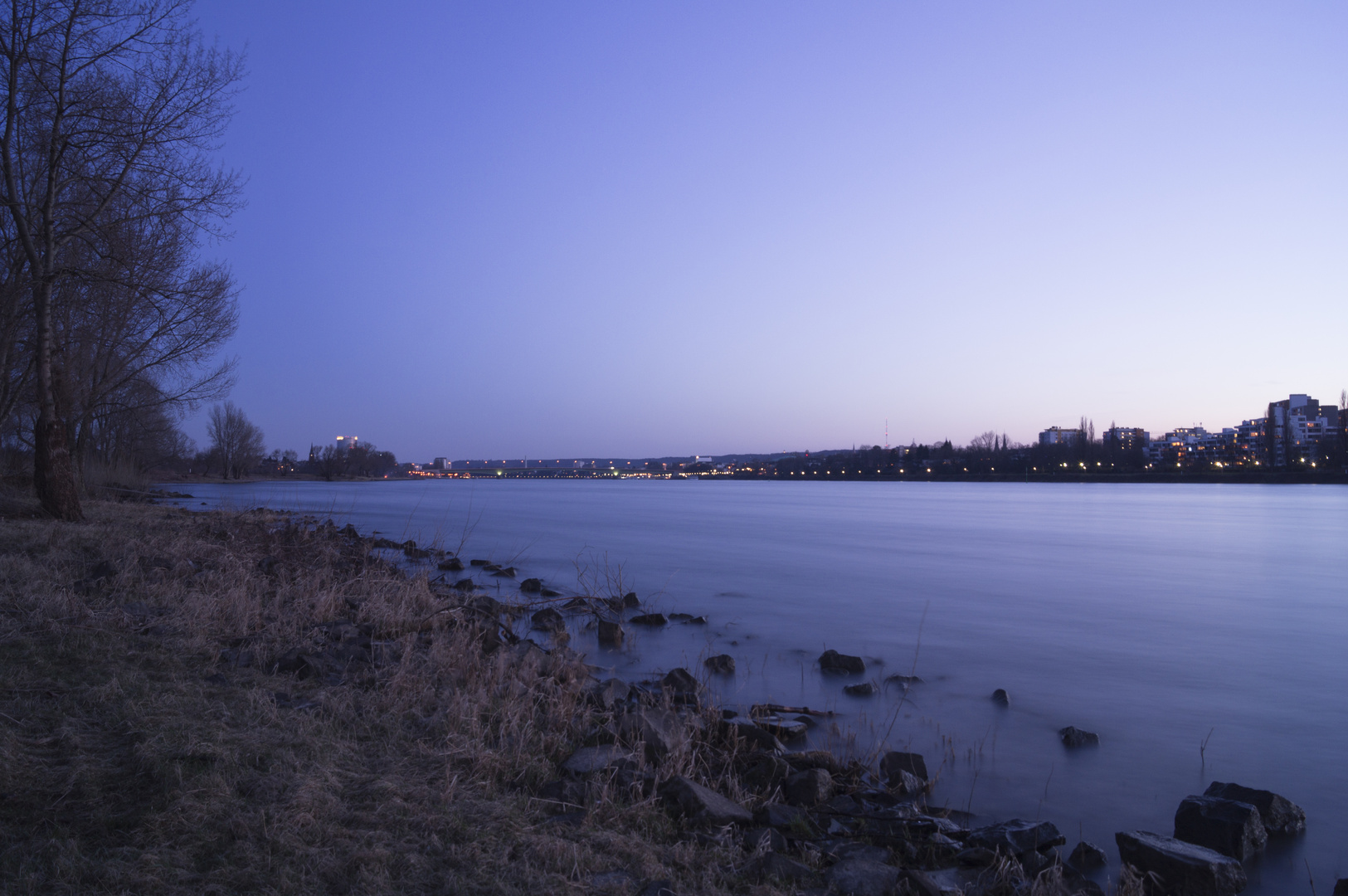 Rhein bei Nacht