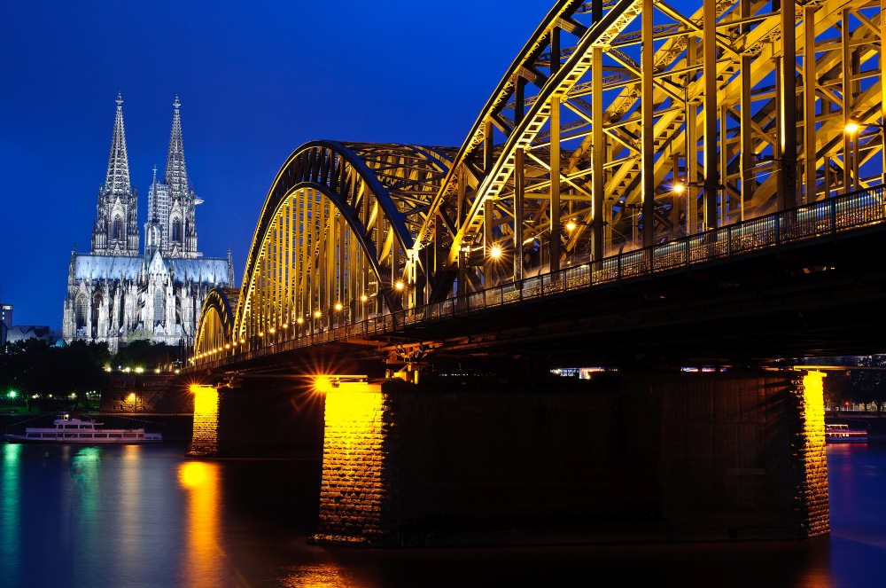 Fahrt über Die Kölner Rheinbrücke Bei Nacht www.fotocommunity.de