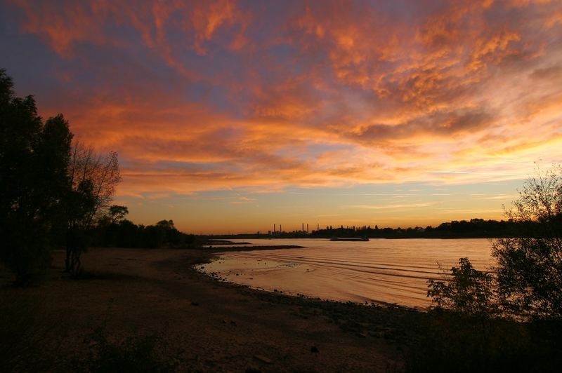 Rhein Düsseldorf Himmelgeist