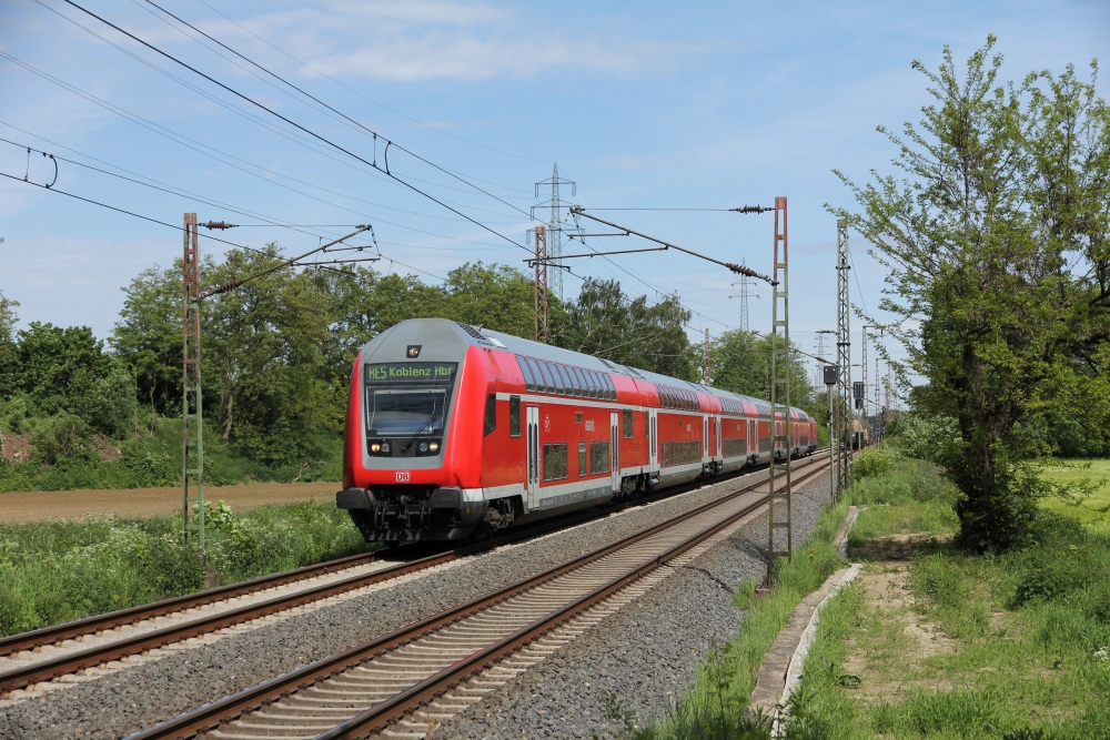 Rhein-Express bei Oberhausen