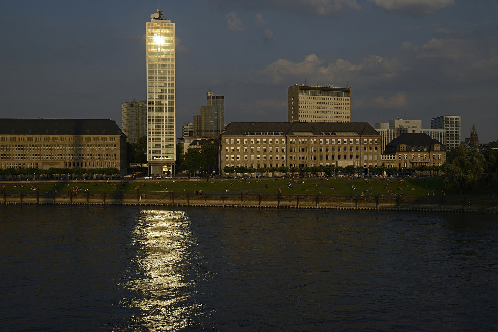 Rhein fängt Sonne