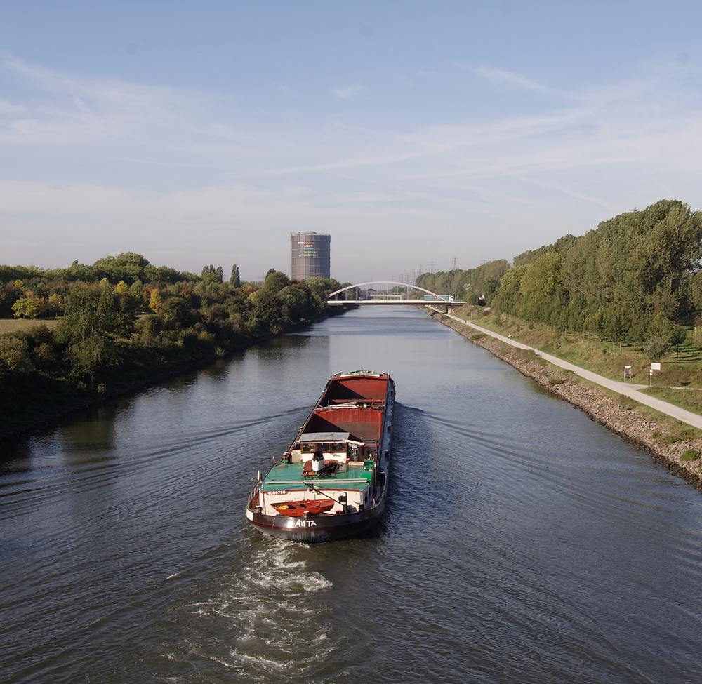 Rhein-Herne-Kanal und Gasometer in Oberhausen