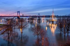 Rhein Hochwasser in Duisburg