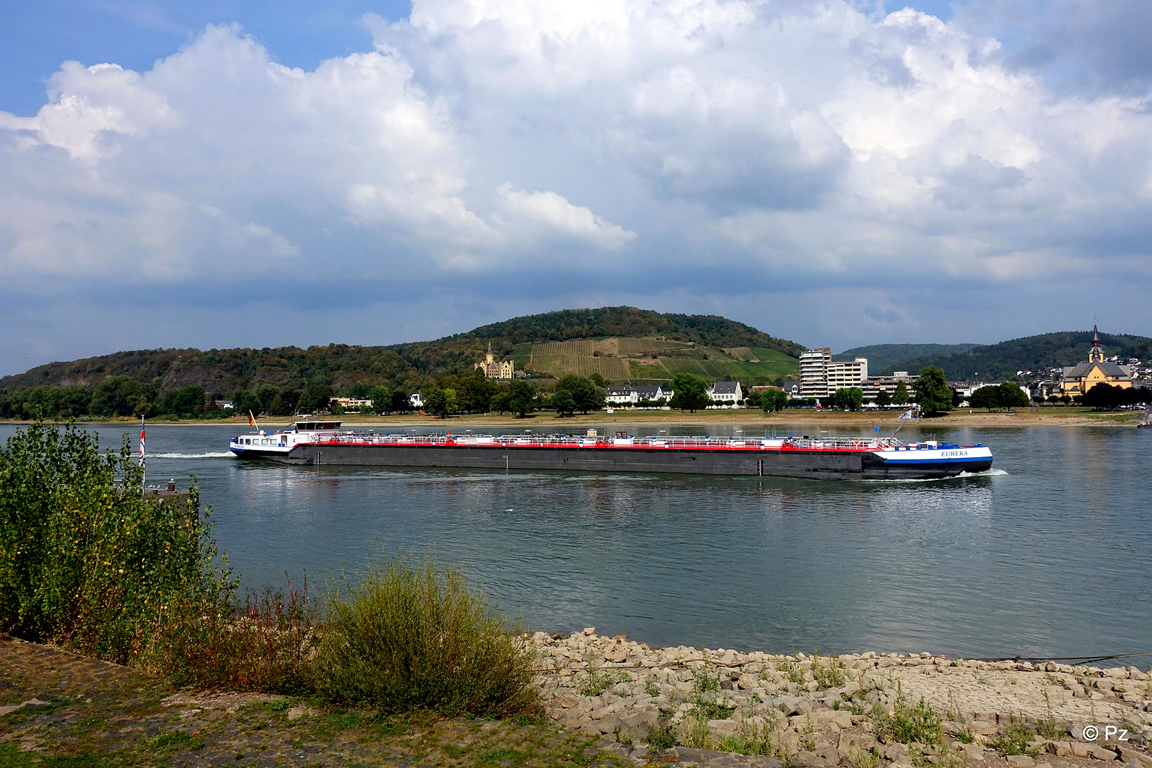 Rhein-Idylle: Blick von Bad Breisig über den Rhein ...