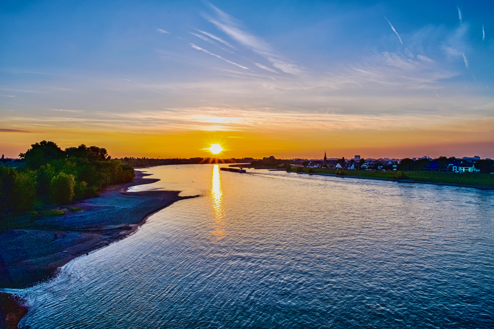 Rhein im Herbst in Düsseldorf