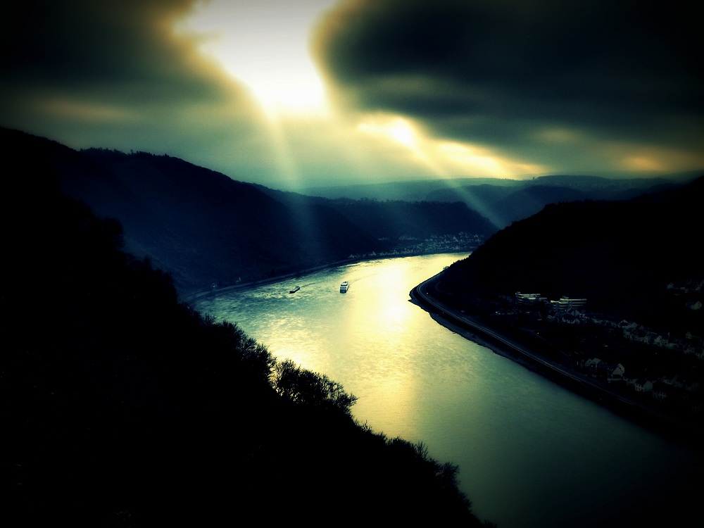 Rhein im Scheinwerferlicht