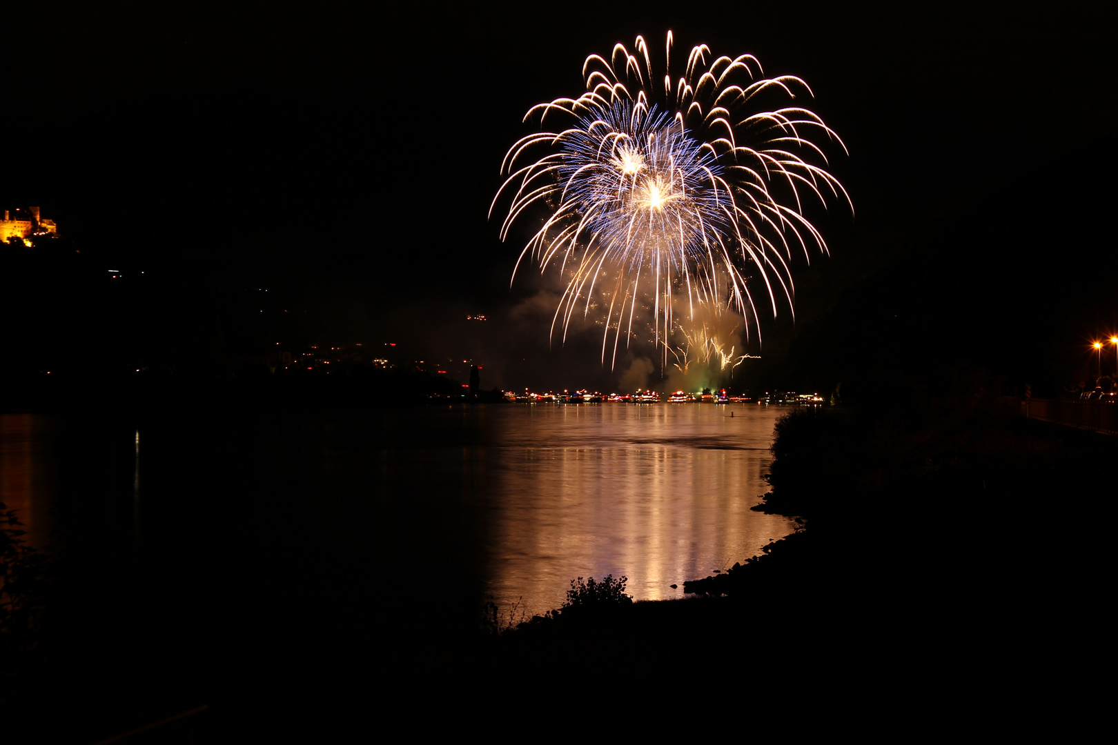 Rhein in Flammen beginnt...