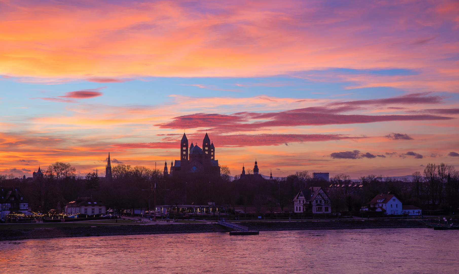 Rhein in Flammen