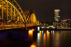 Rhein in Köln bei Nacht